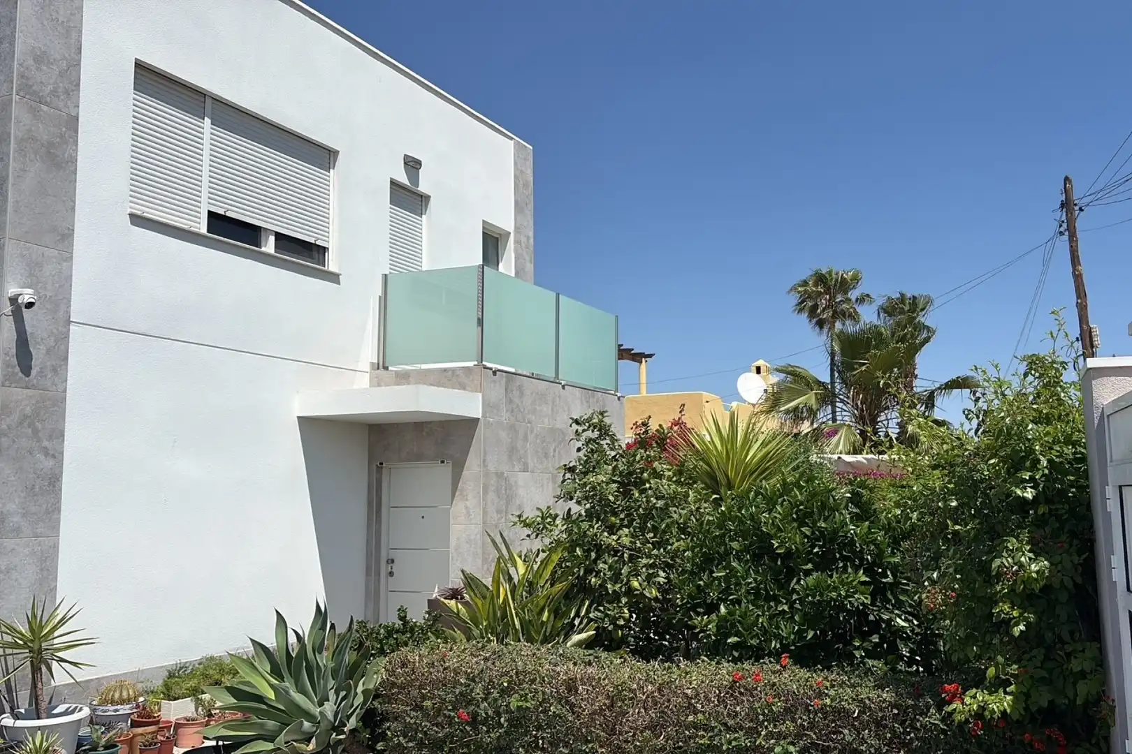 Vista exterior de Casa o xalet en venda en Torrevieja amb Aire condicionat, Calefacció i Jardí privat