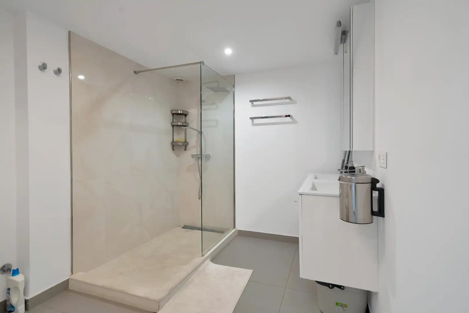 Baño de Apartamento en venta en Marbella con Calefacción, Terraza y Piscina comunitaria