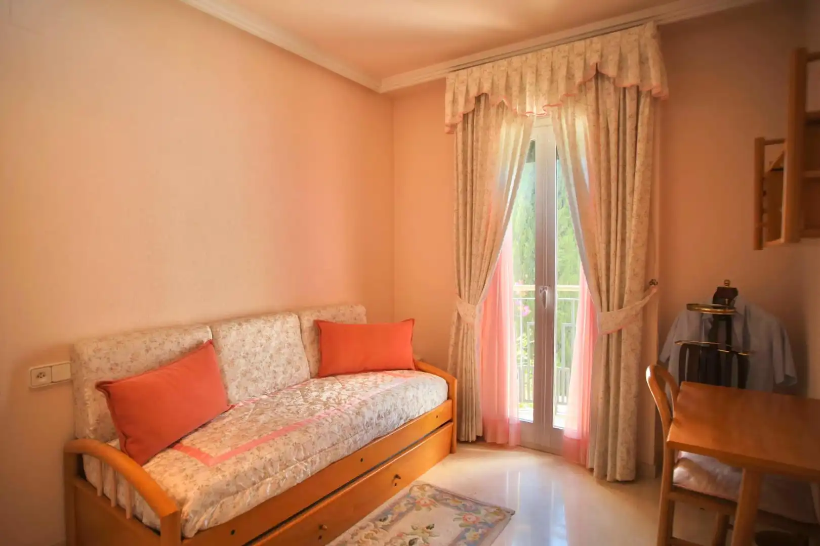 Dormitori de Casa adosada en venda en Elche / Elx amb Aire condicionat, Calefacció i Jardí privat