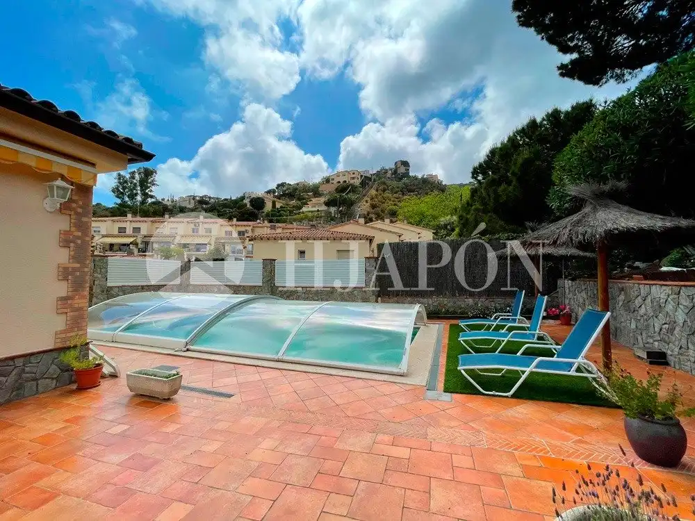 Piscina de Casa o xalet en venda en Alella amb Jardí privat, Terrassa i Traster