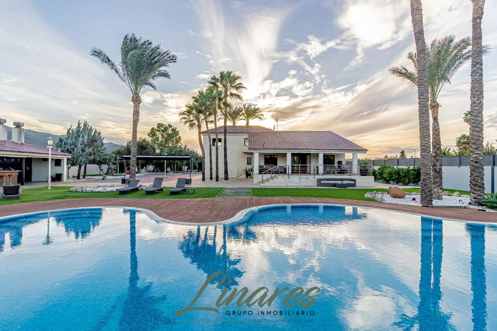 Chalet con piscina en venta en de los Sastres