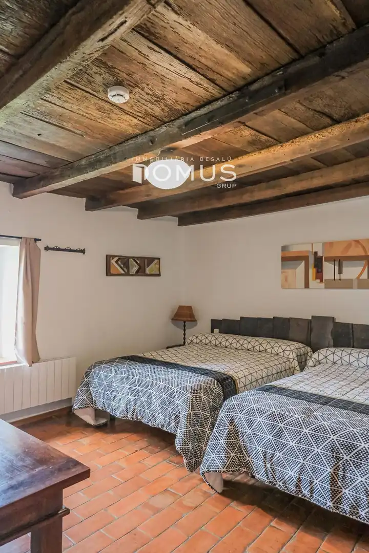 Habitación de Finca rústica en venta en Santa Pau con Calefacción, Parquet y Piscina