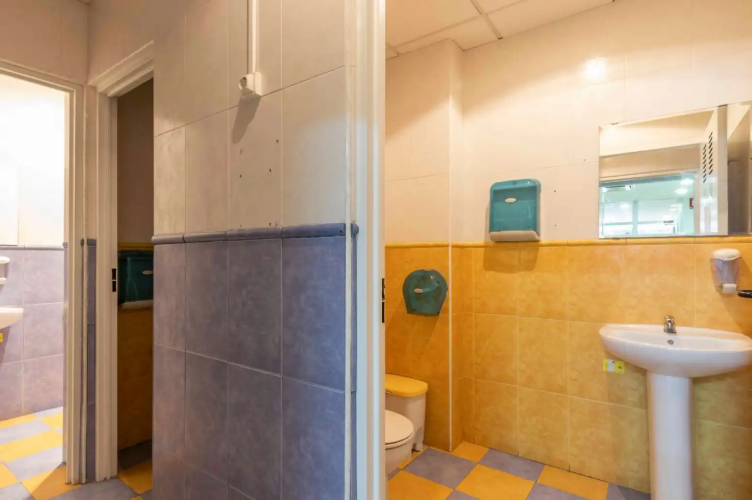 Baño de Local de alquiler en Massamagrell con Aire acondicionado