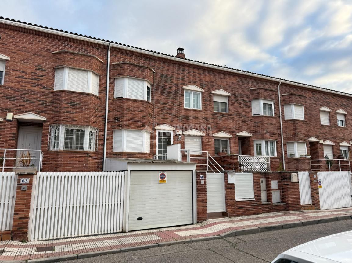 Exterior view of Single-family semi-detached for sale in Guadalajara Capital  with Air Conditioner, Heating and Private garden