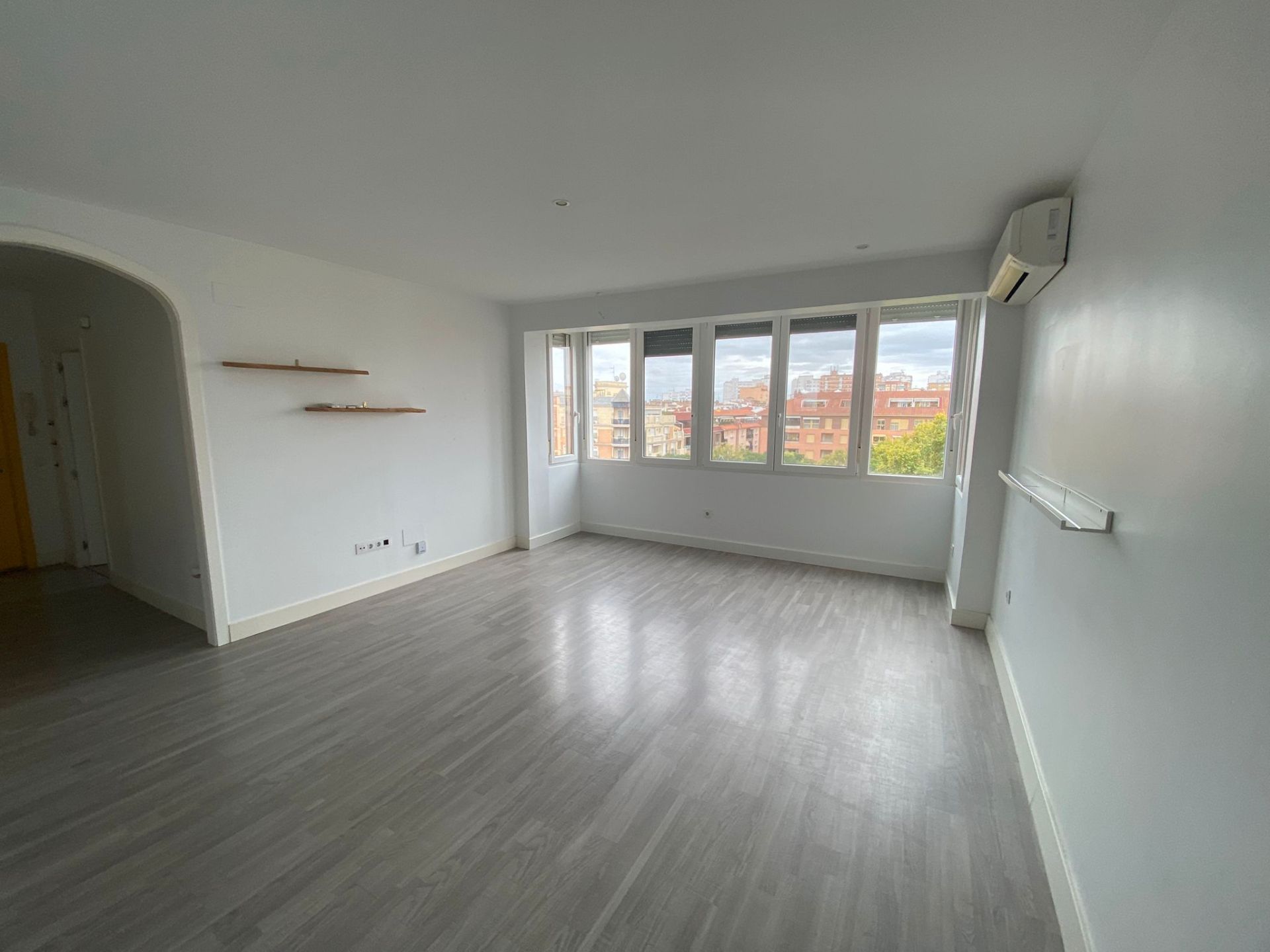 Living room of Flat to rent in Badajoz Capital  with Air Conditioner, Parquet flooring and Furnished