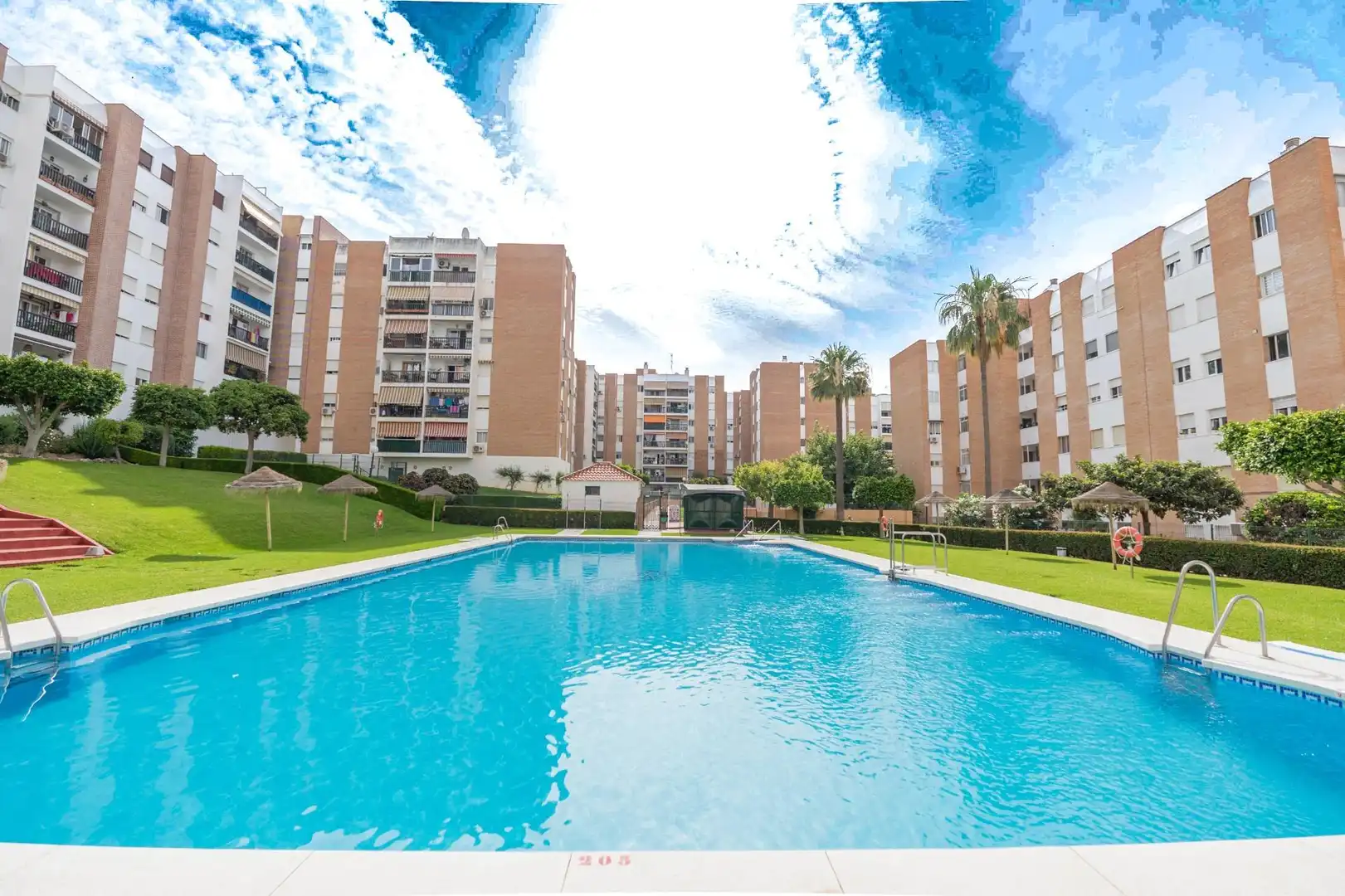 Piscina de Piso en venta en Benalmádena con Aire acondicionado, Jardín privado y Terraza