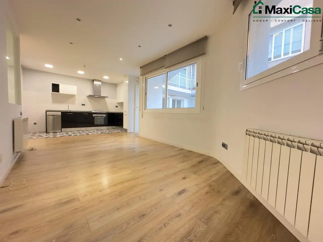 Appartamento con balcone in vendita a calle de la Duquessa d'Orleans, imagen 3