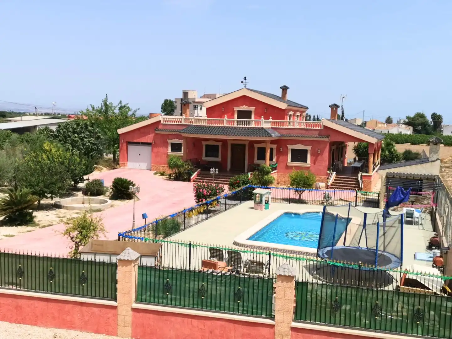 Vista exterior de Casa o xalet en venda en Orihuela amb Jardí privat, Moblat i Balcó