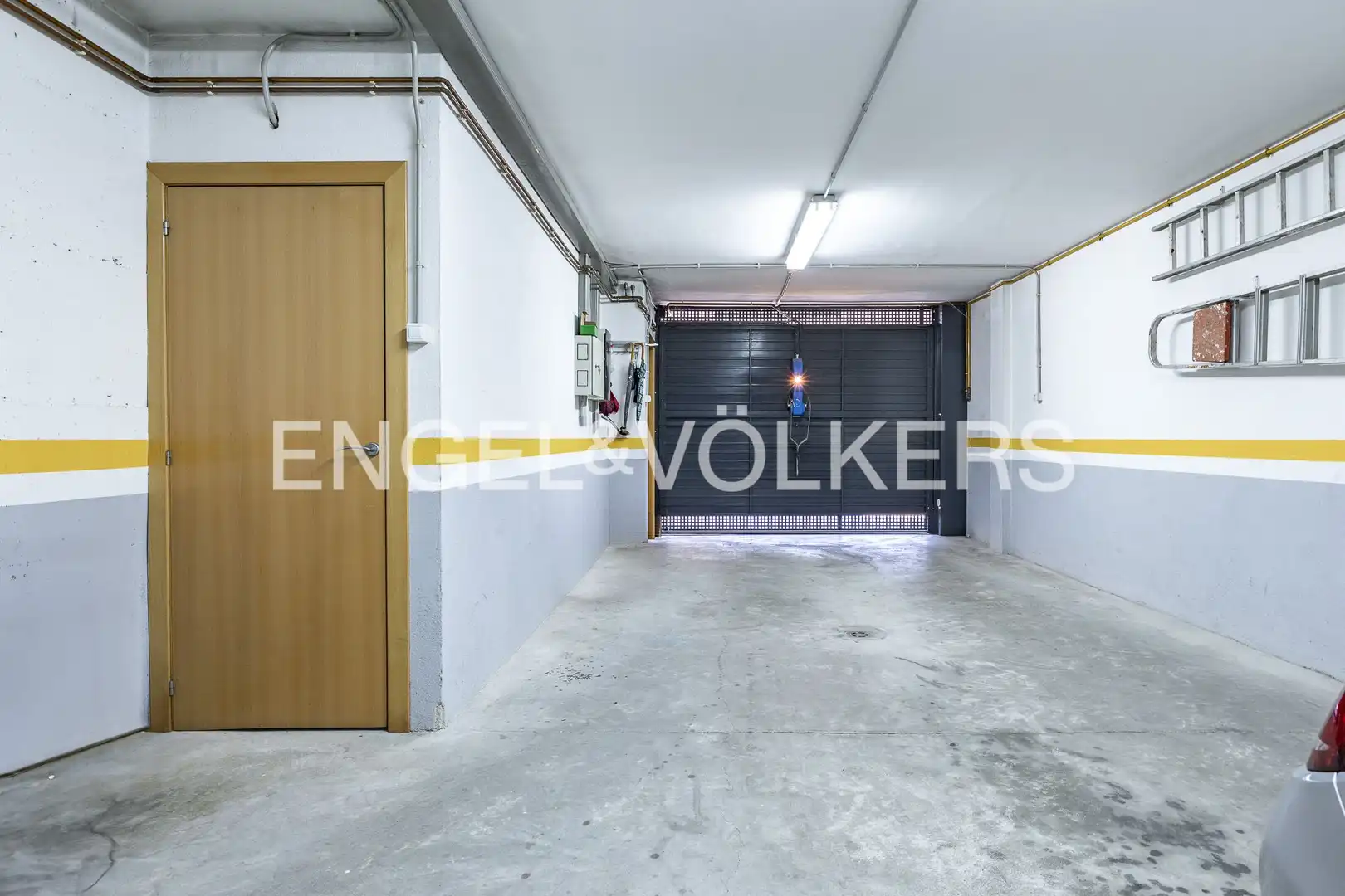 Aparcament de Casa adosada en venda en Montornès del Vallès amb Calefacció, Jardí privat i Piscina