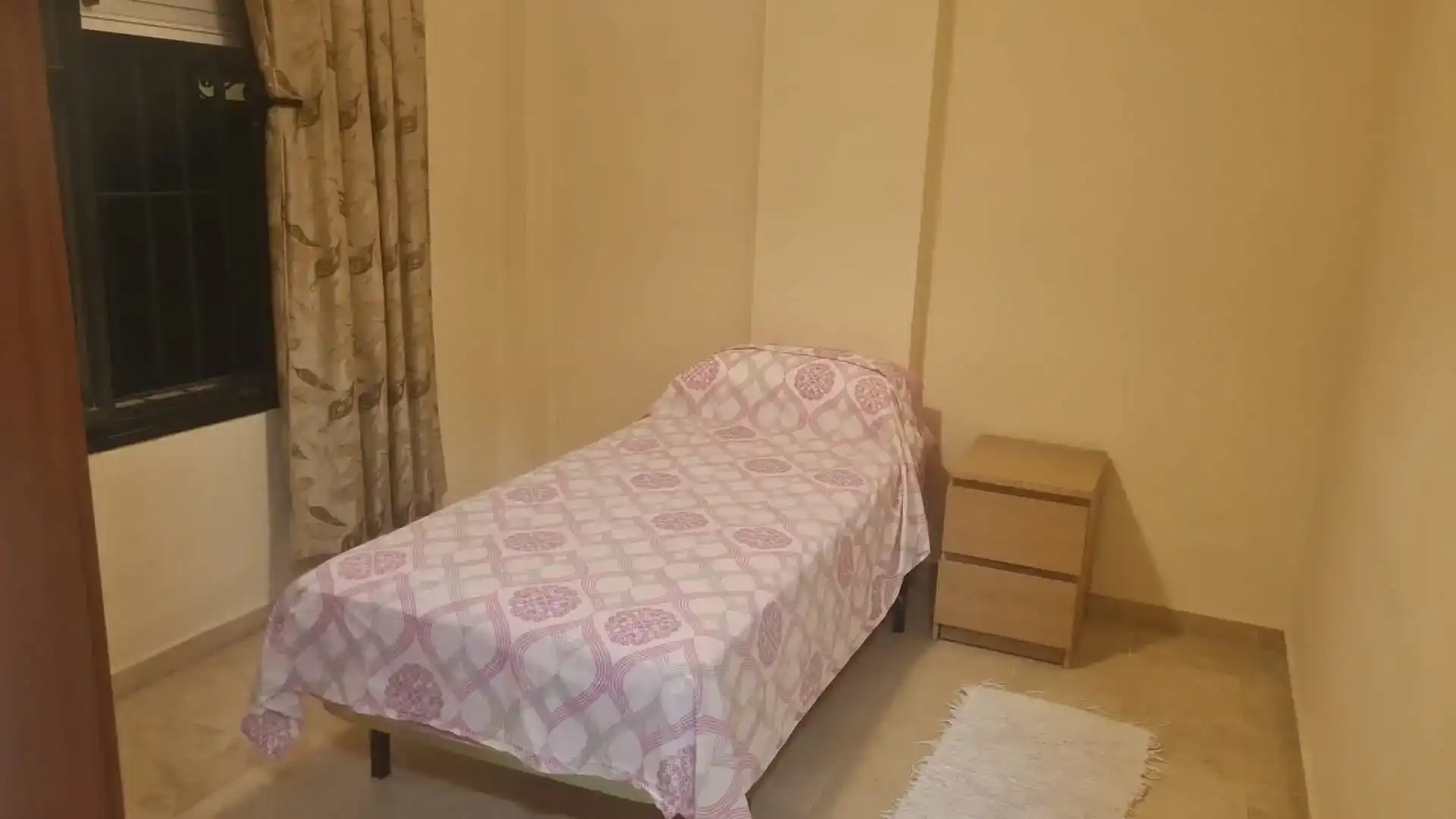 Habitación de Estudio para compartir en Zona Universitaria 