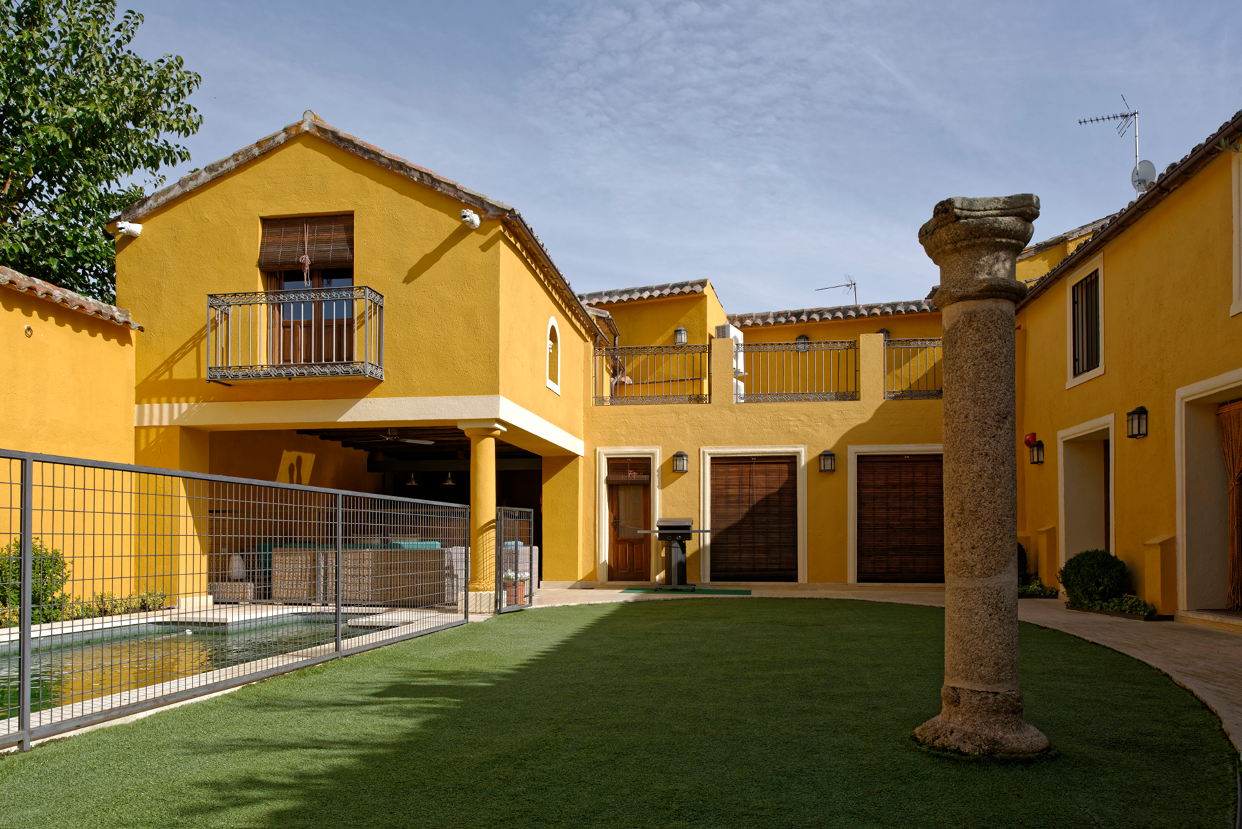 Vista exterior de Casa o xalet en venda en Las Herencias amb Aire condicionat, Calefacció i Jardí privat