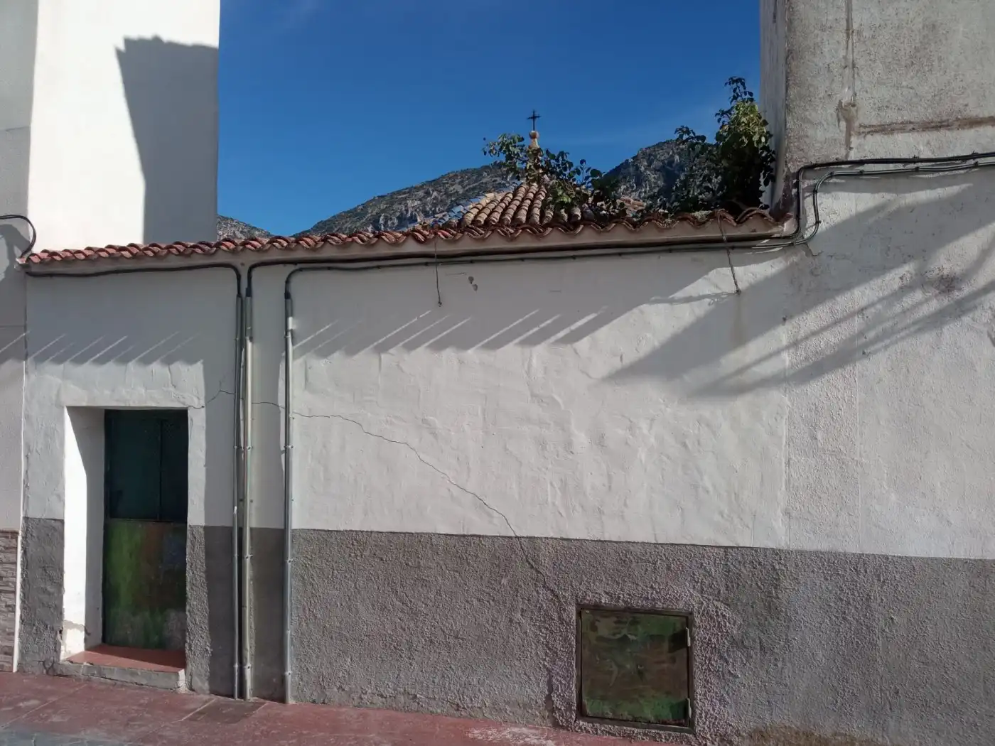 Außenansicht von Country house zum Verkauf in Quatretondeta mit Abstellraum und Balkon