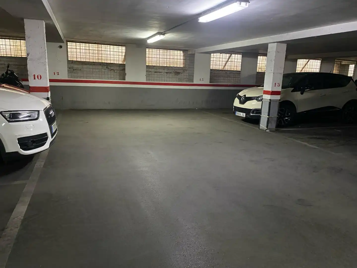 Aparcament de Pis en venda en Cerdanyola del Vallès amb Calefacció, Parquet i Terrassa