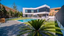 Vista exterior de Casa o xalet en venda en Alicante / Alacant amb Aire condicionat, Terrassa i Piscina