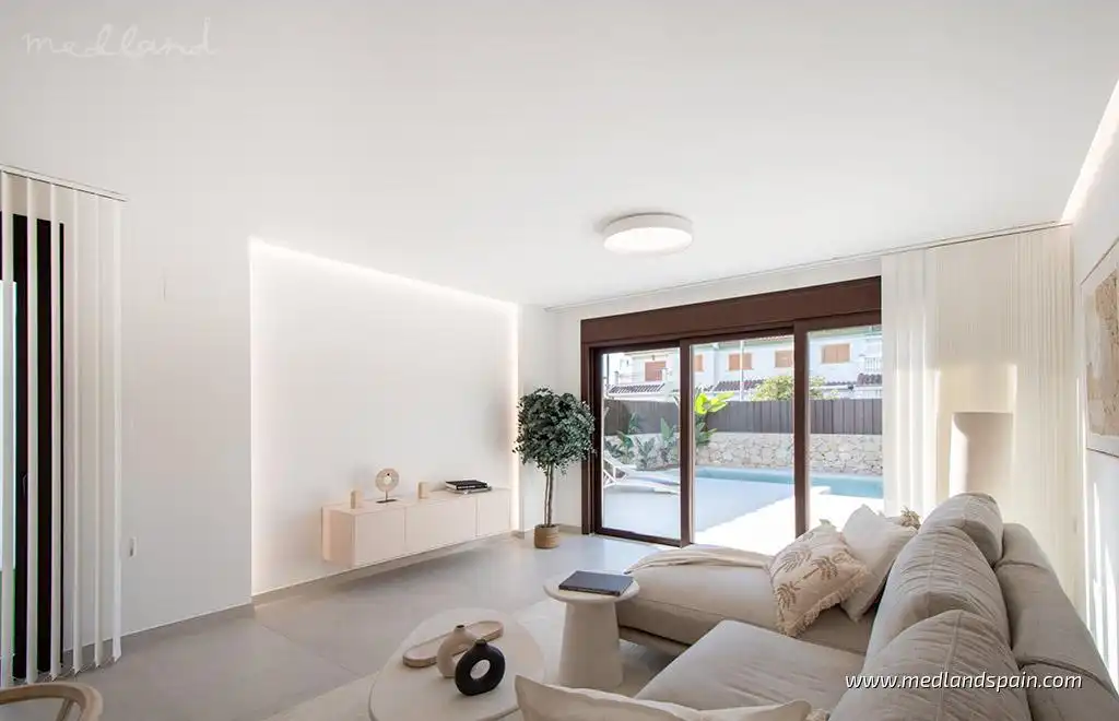 Sala d'estar de Casa o xalet en venda en Pilar de la Horadada amb Jardí privat, Terrassa i Piscina