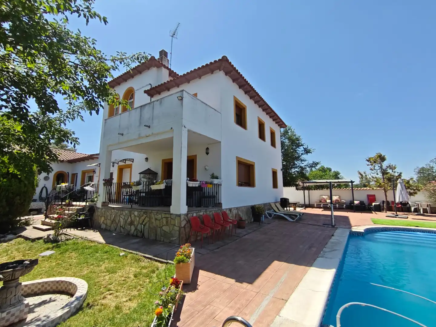 Vista exterior de Casa o chalet en venta en Sevilla la Nueva con Aire acondicionado, Calefacción y Jardín privado