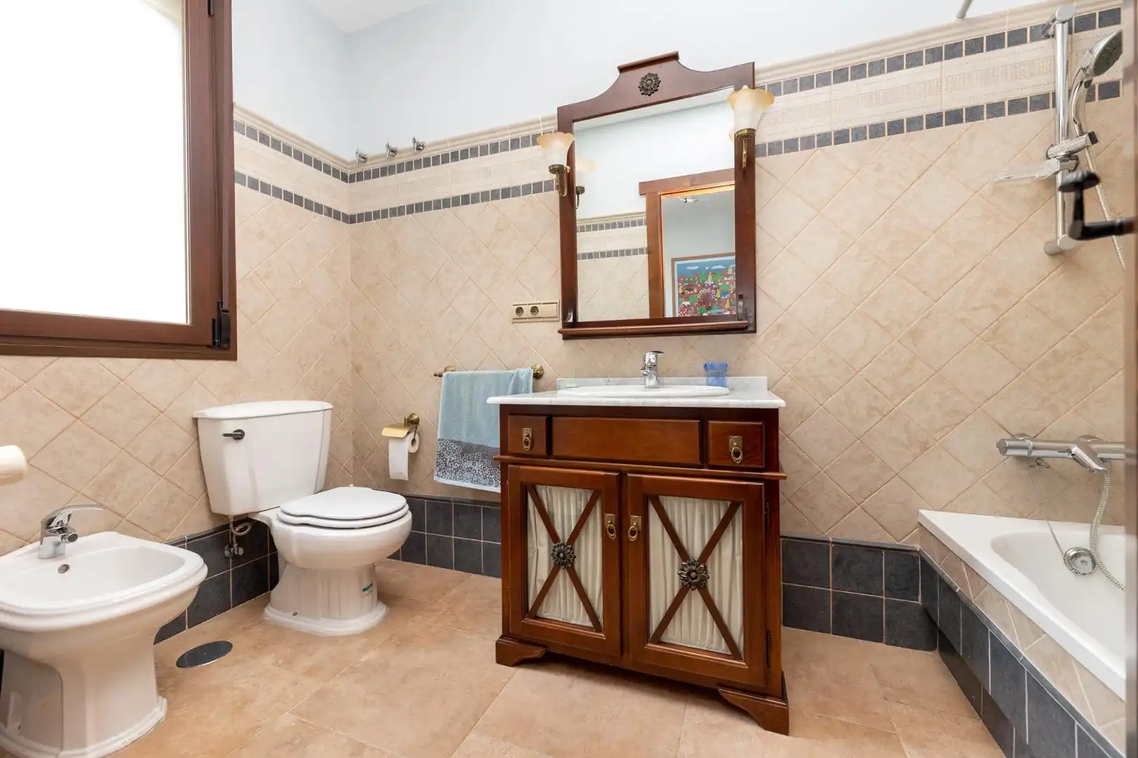 Bathroom of Houses for sale in Colomera  with Heating, Terrace and Storage room