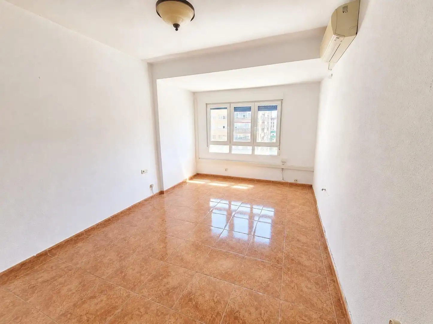 Dormitori de Pis en venda en Cádiz amb Aire condicionat i Terrassa
