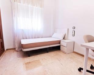 Bedroom of Flat to share in  Sevilla Capital  with Air Conditioner and Terrace