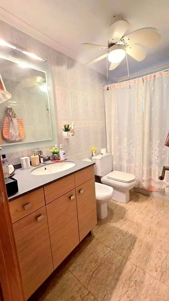 Badezimmer von Wohnungen zur Miete in Gandia mit Terrasse und Möbliert