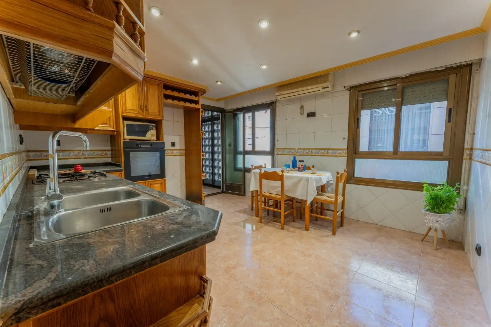 Cocina de Piso en venta en Alicante / Alacant con Aire acondicionado