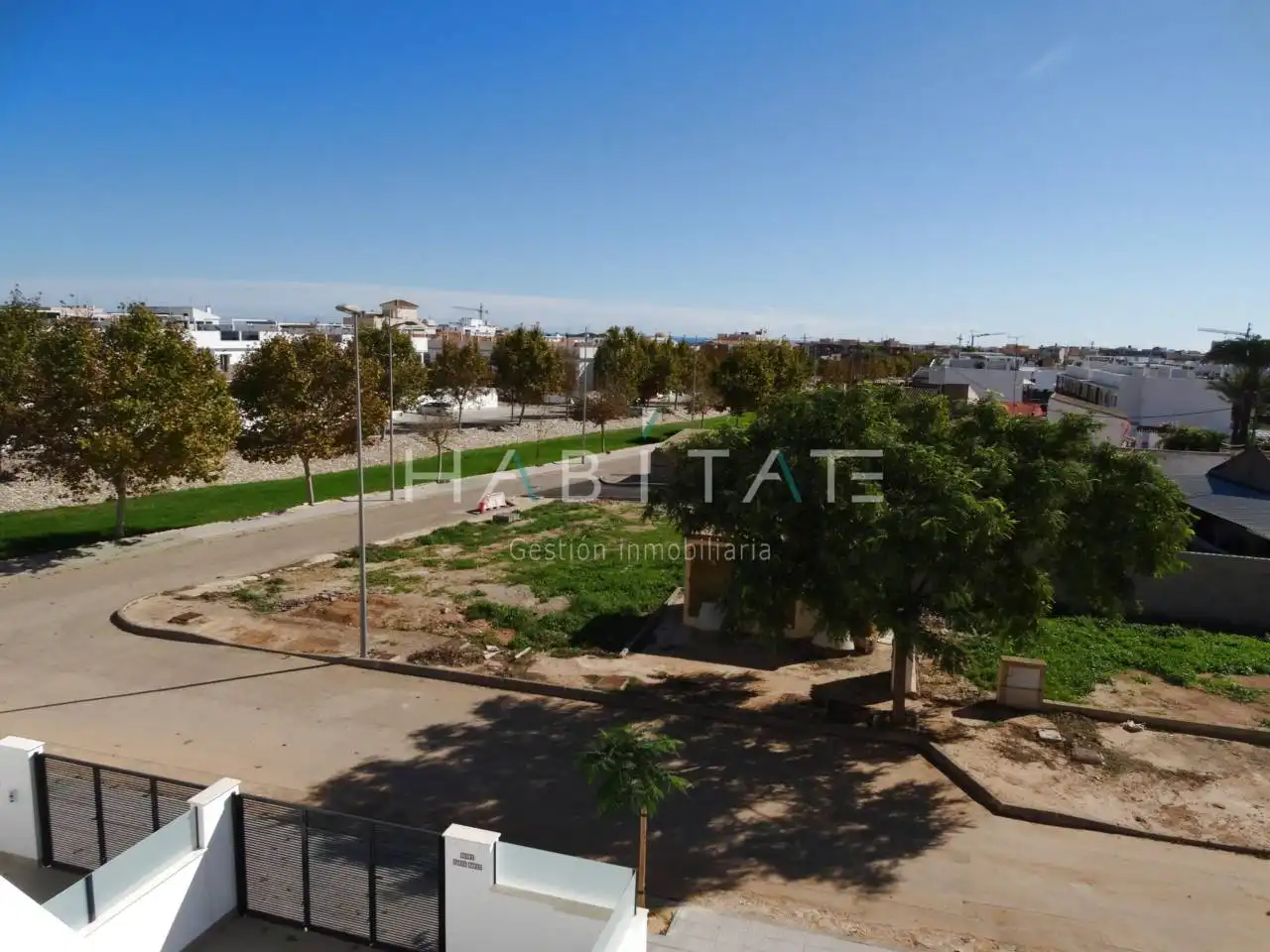 Vista exterior de Casa o xalet en venda en Pilar de la Horadada amb Aire condicionat, Terrassa i Moblat