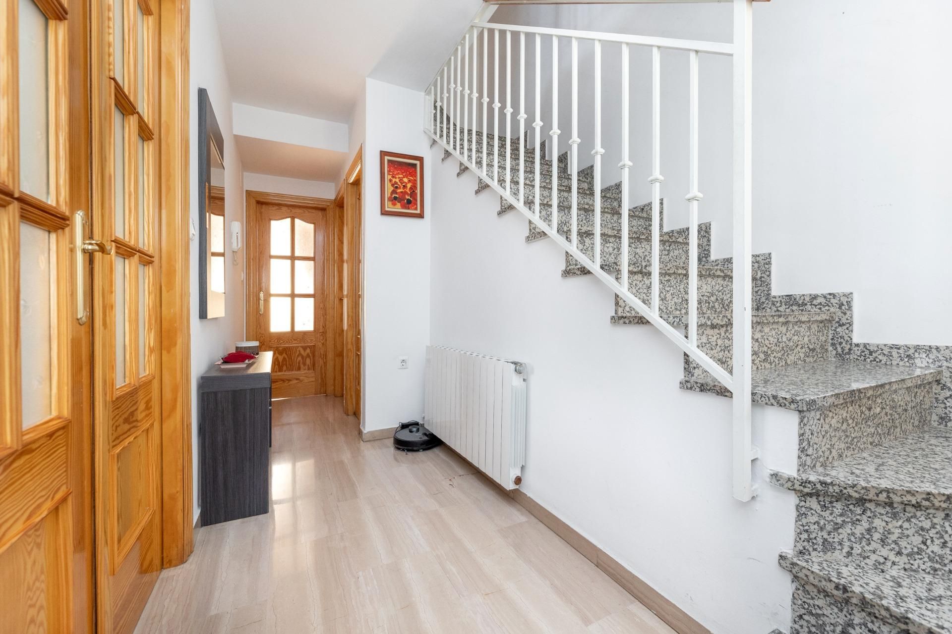 Casa adosada en venta en Las Gabias con Aire acondicionado, Calefacción y Jardín privado