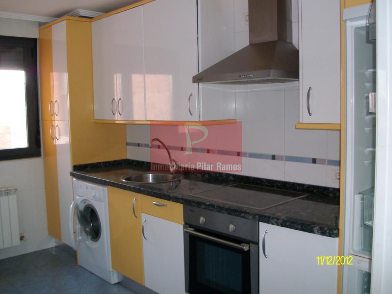 Cocina de Dúplex en venta en San Andrés del Rabanedo con Calefacción, Parquet y Trastero