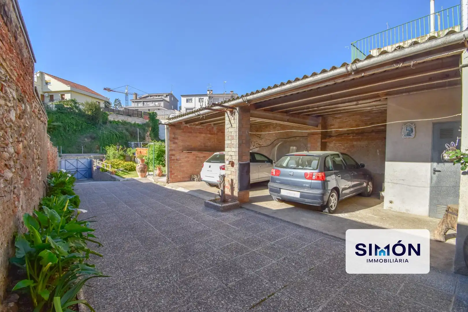 Aparcament de Casa o xalet en venda en Olesa de Montserrat amb Jardí privat i Traster