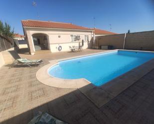 Swimming pool of House or chalet for sale in Villaluenga de la Sagra  with Air Conditioner, Heating and Terrace