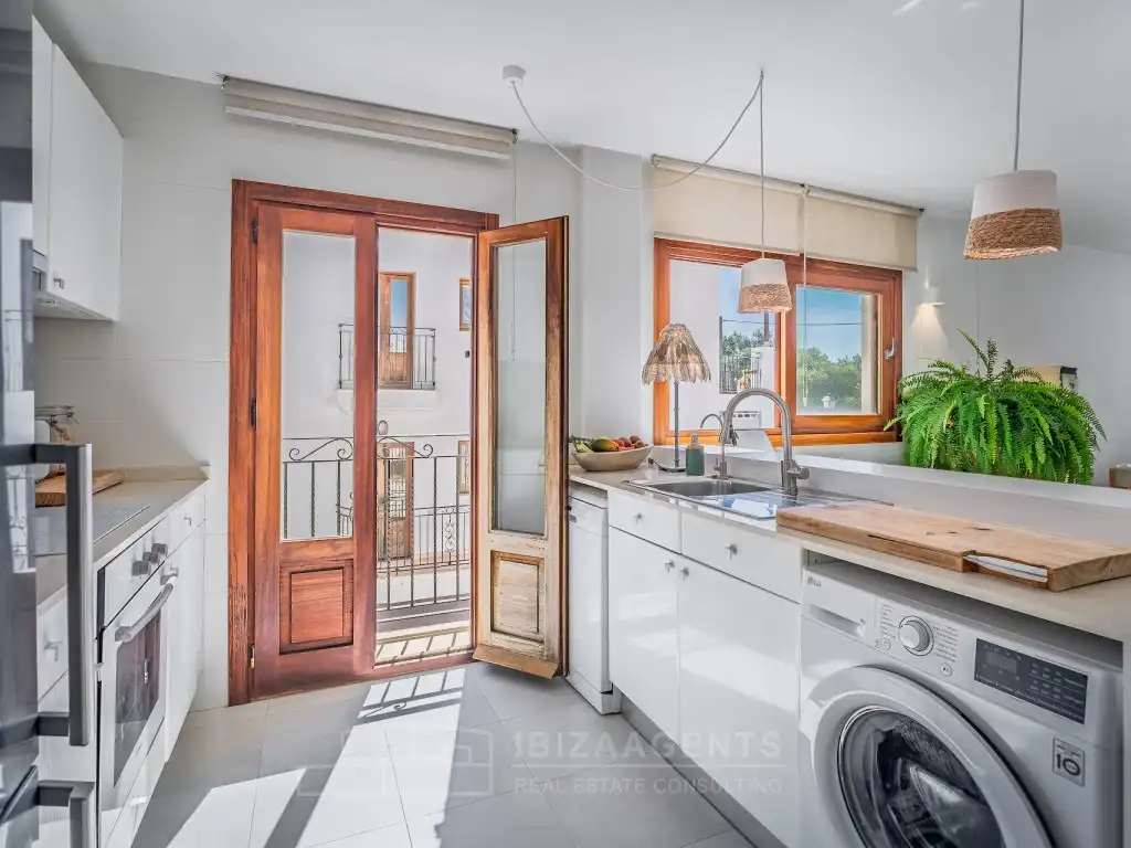 Cuina de Apartament en venda en Sant Antoni de Portmany amb Aire condicionat, Rentadora i TV