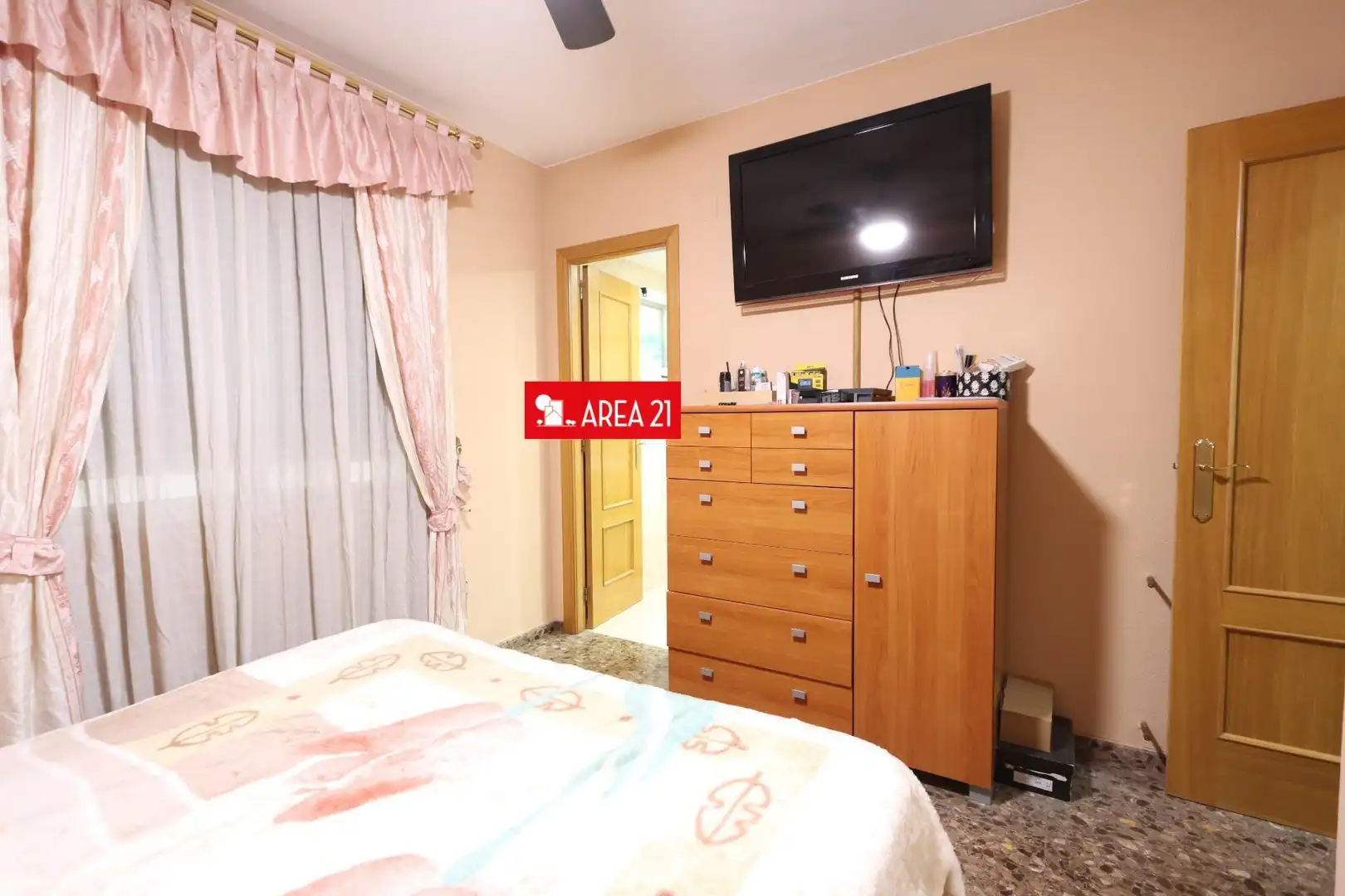 Habitación de Piso en venta en La Pobla de Vallbona con Aire acondicionado, Calefacción y Trastero