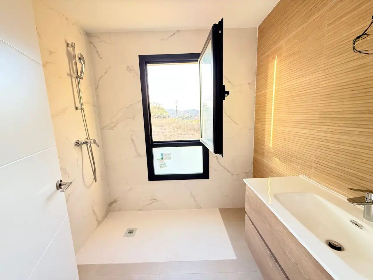 Baño de Casa adosada en venta en Vélez-Málaga con Jardín privado y Piscina comunitaria