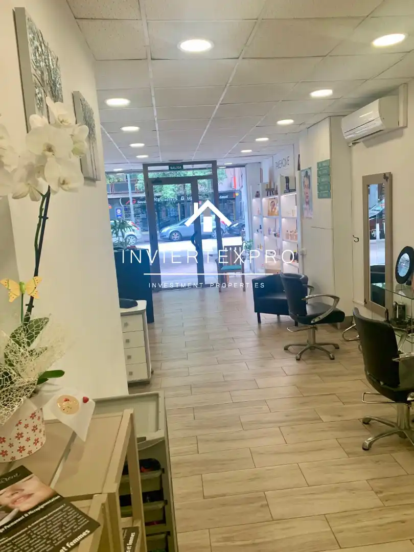 Business premises for transfer in Passeig de Manuel Girona, imagen 6