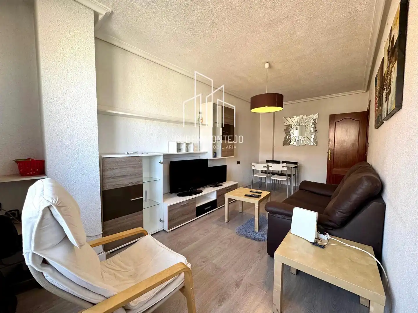 Living room of Flat for sale in Salamanca  with Heating, Terrace and Furnished