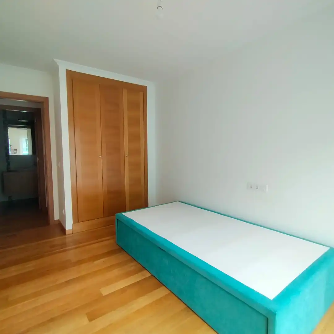 Habitación de Piso en venta en Santiago de Compostela  con Calefacción, Jardín privado y Parquet