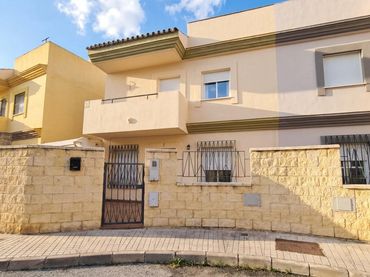 Maison mitoyenne avec jardin à vendre à Villanueva del Ariscal