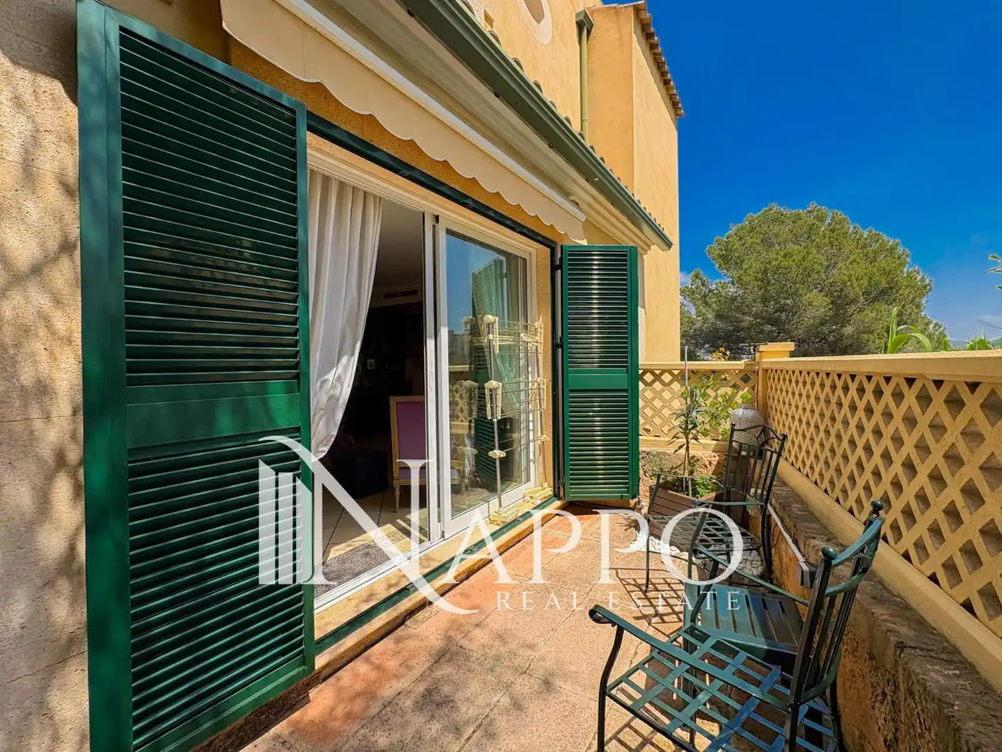 Vista exterior de Dúplex en venda en Calvià amb Aire condicionat, Calefacció i Jardí privat