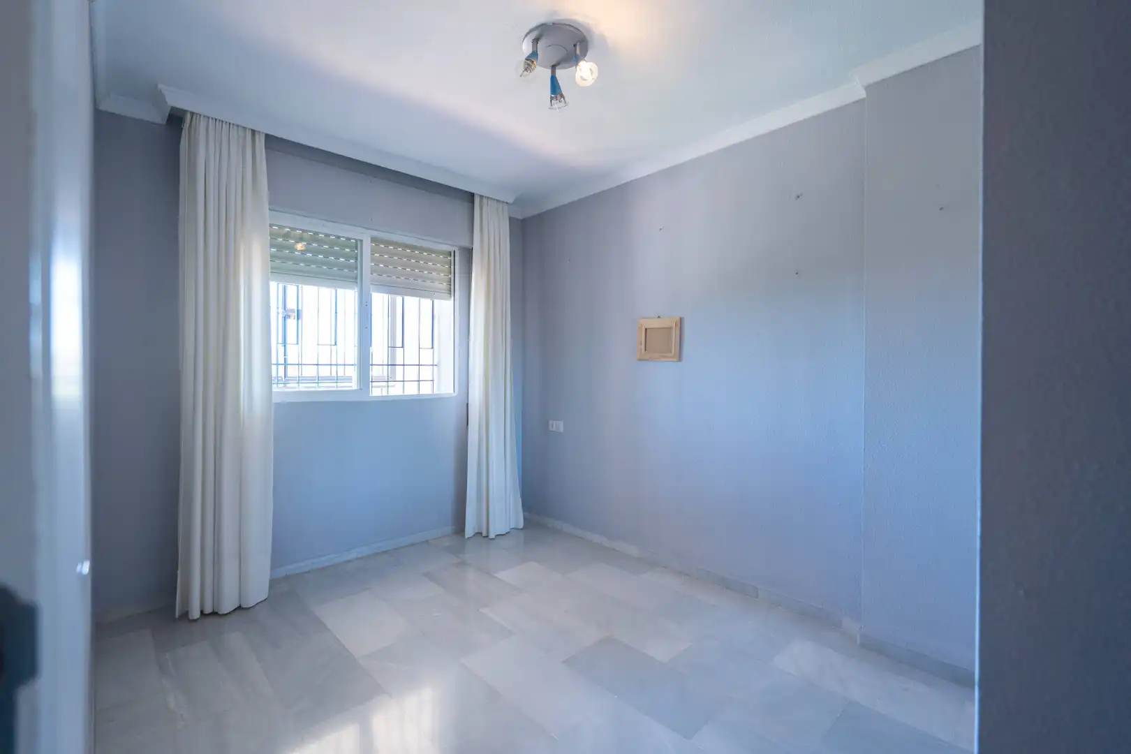 Dormitori de Casa adosada en venda en Marbella amb Aire condicionat, Jardí privat i Terrassa