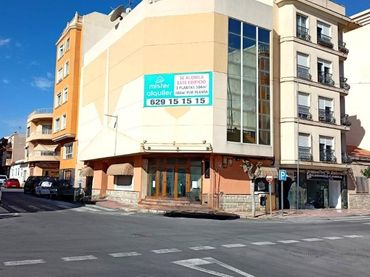 Locale commerciale in affitto a Carrer DOCTOR FLEMING 25