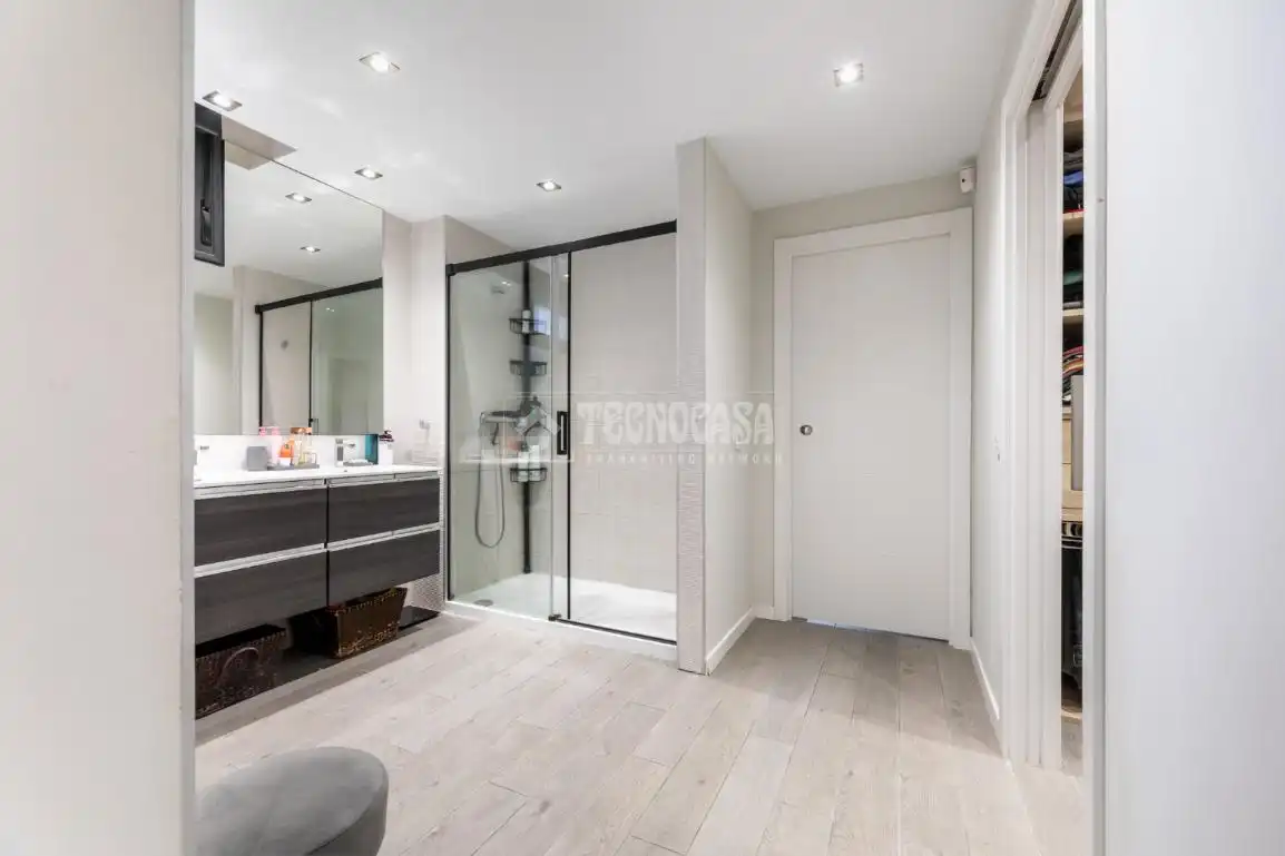 Baño de Piso en venta en Torrelodones con Aire acondicionado, Jardín privado y Piscina comunitaria