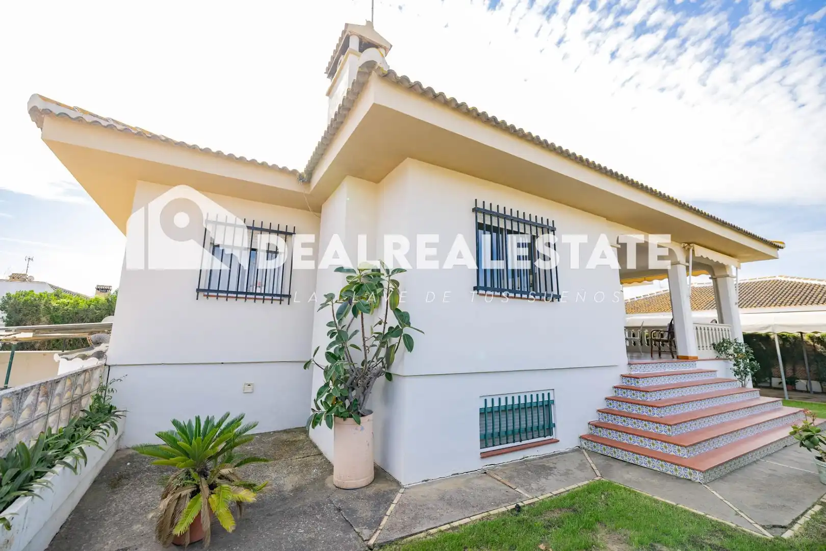 Vista exterior de Casa o xalet en venda en Almonte amb Jardí privat, Terrassa i Moblat