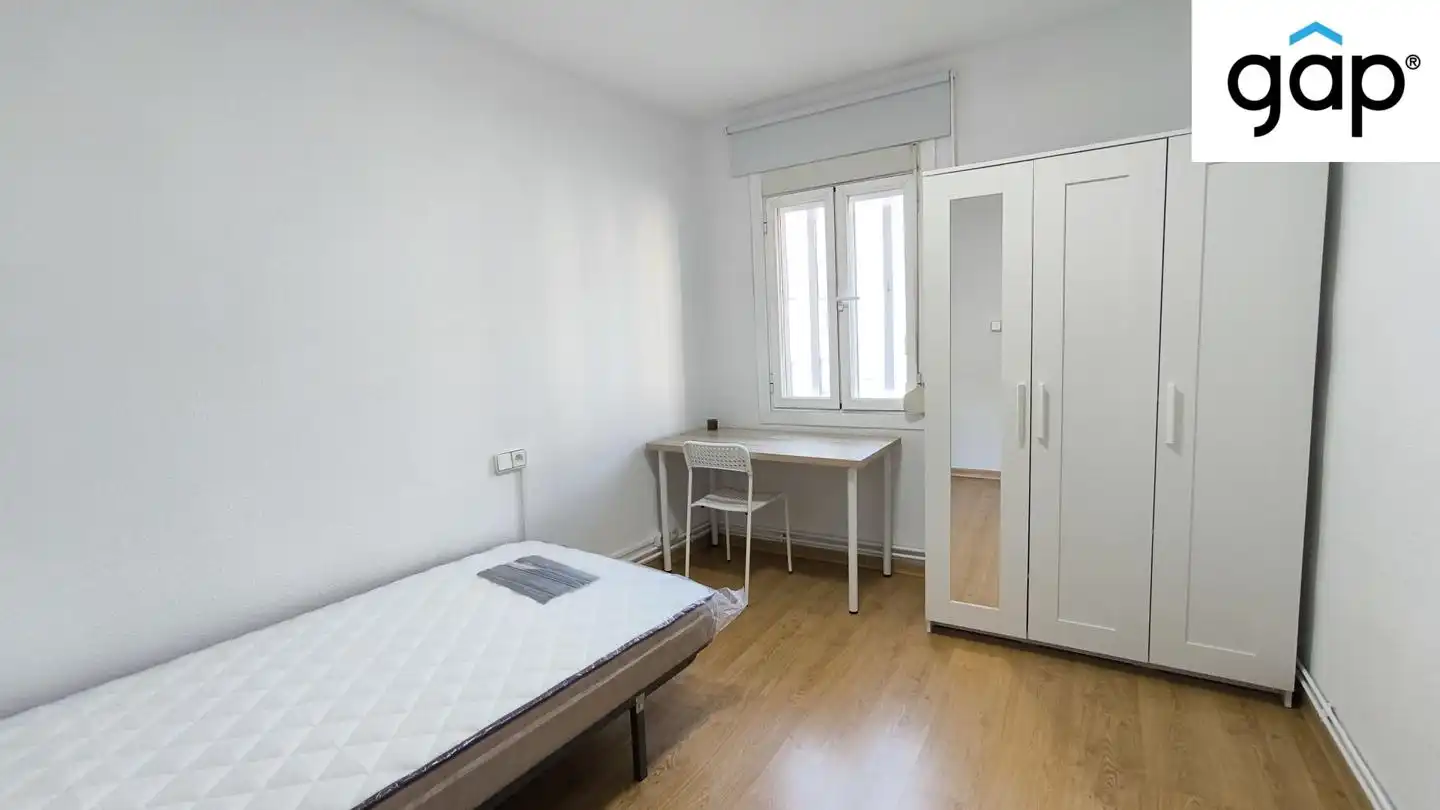 Bedroom of Flat for rent in Cuenca  with Heating, Terrace and Furnished
