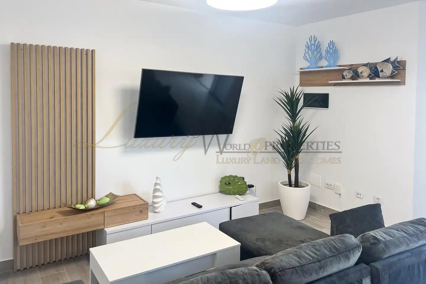 Sala d'estar de Planta baixa en venda en Santiago del Teide amb Terrassa, Moblat i Piscina comunitària