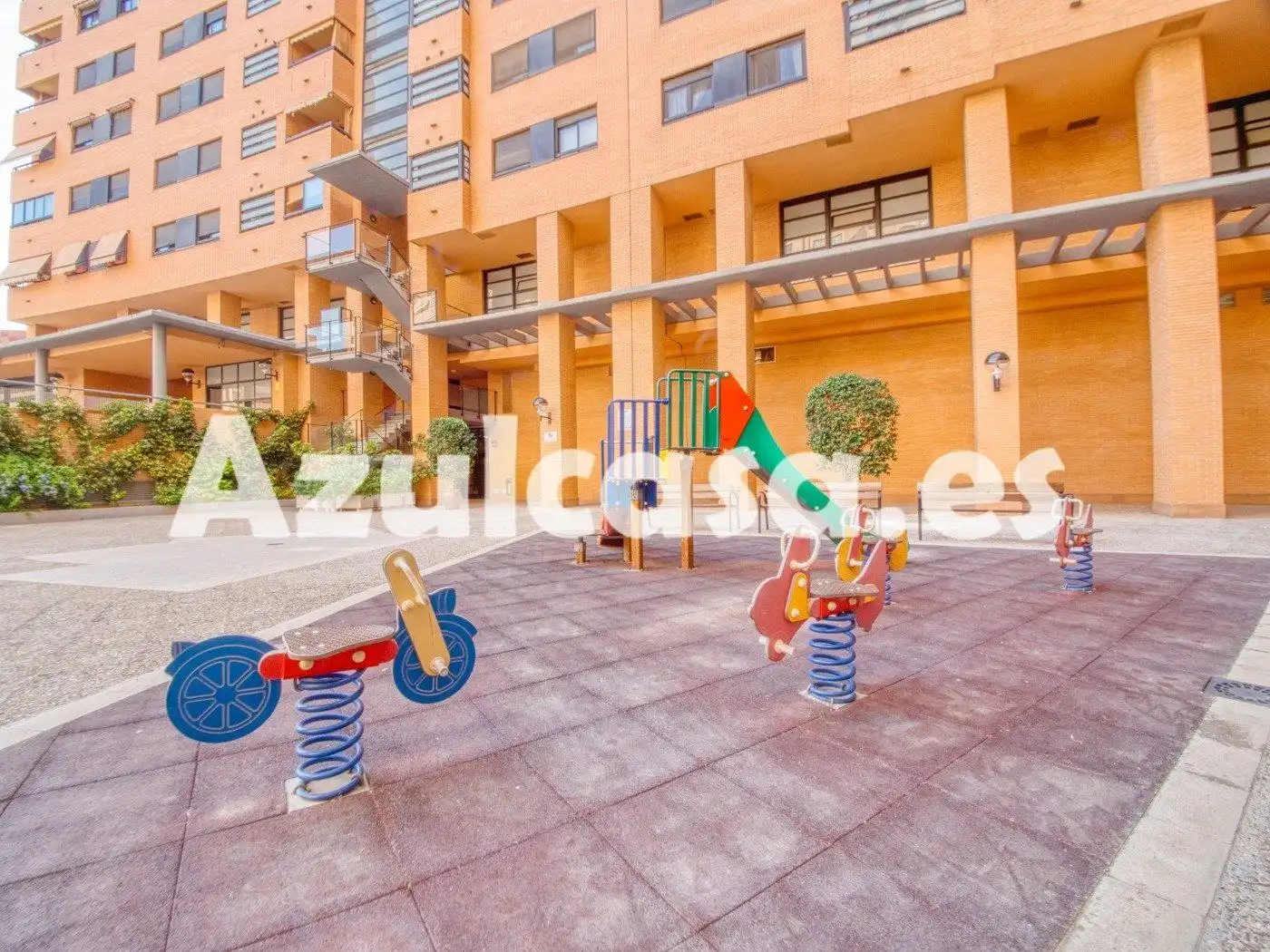Aparcament de Pis en venda en Alicante / Alacant amb Calefacció, Terrassa i Traster