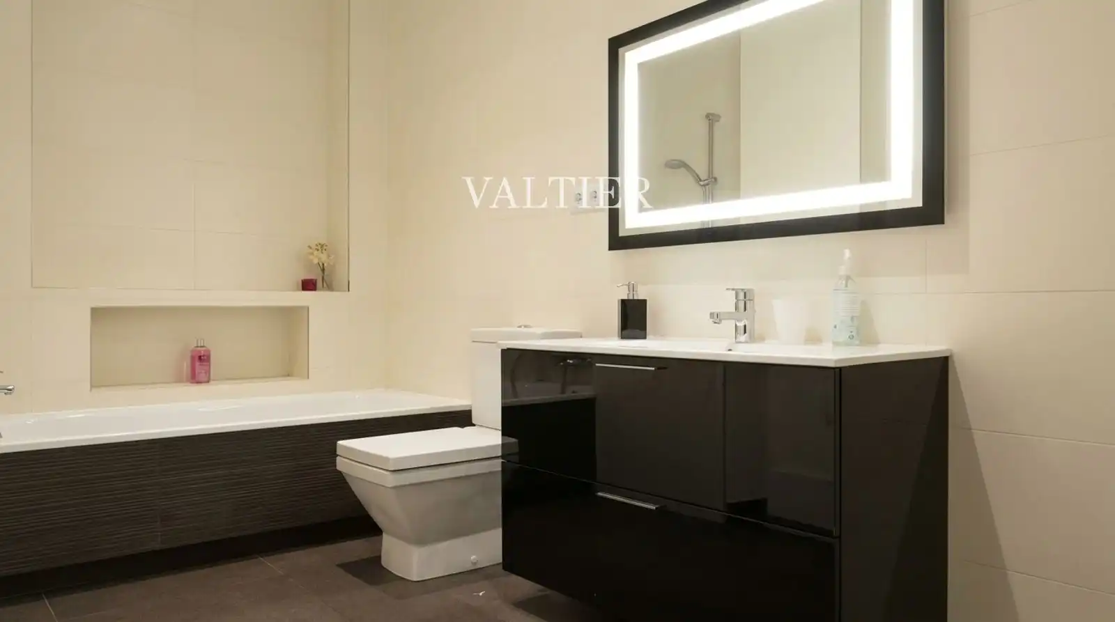 Bathroom of Flat for rent in Madrid  with Air Conditioner