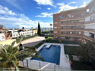 Apartamento con piscina en alquiler en Calle la Colina 166
