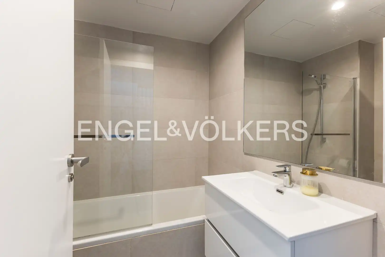 Baño de Dúplex en venta en Madrid con Calefacción, Jardín privado y Terraza