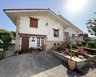 Vista exterior de Casa o xalet en venda en Vitoria - Gasteiz amb Calefacció, Jardí privat i Terrassa
