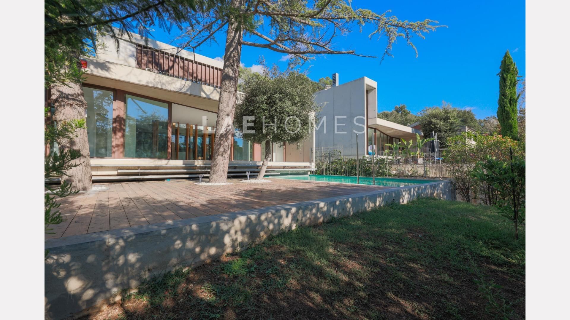 Vista exterior de Casa o xalet en venda en Sant Cugat del Vallès amb Aire condicionat, Calefacció i Jardí privat